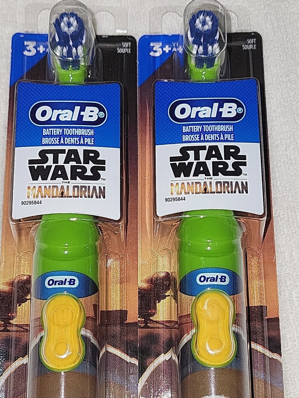 Star Wars The Mandalorian Kids Battery Toothbrush - Green - Picture 2 of 8
